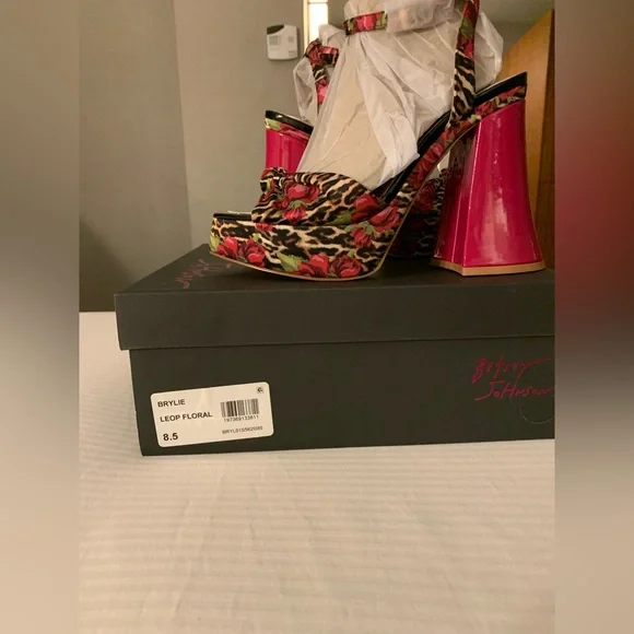 Betsey Johnson Women’s Brylie Leopard Floral Print Platform Block Heeled 4.5” - Picture 5 of 10